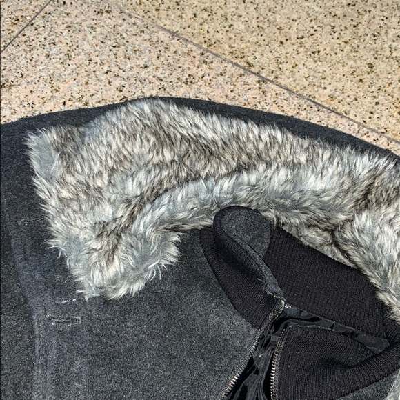Forever 21 jacket with fur trimming - Picture 2 of 7